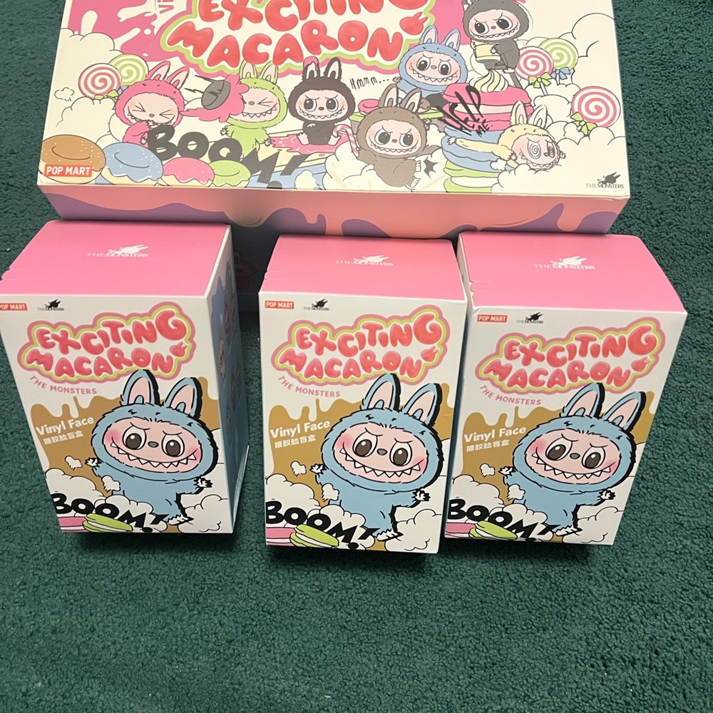 Exciting Macaron Vinyl Figure Set - Blue